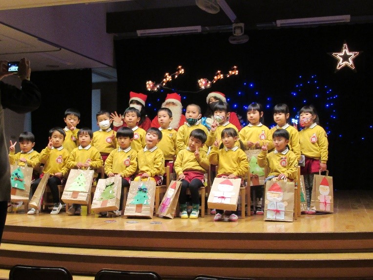 クリスマス会「サンタさんと一緒に」